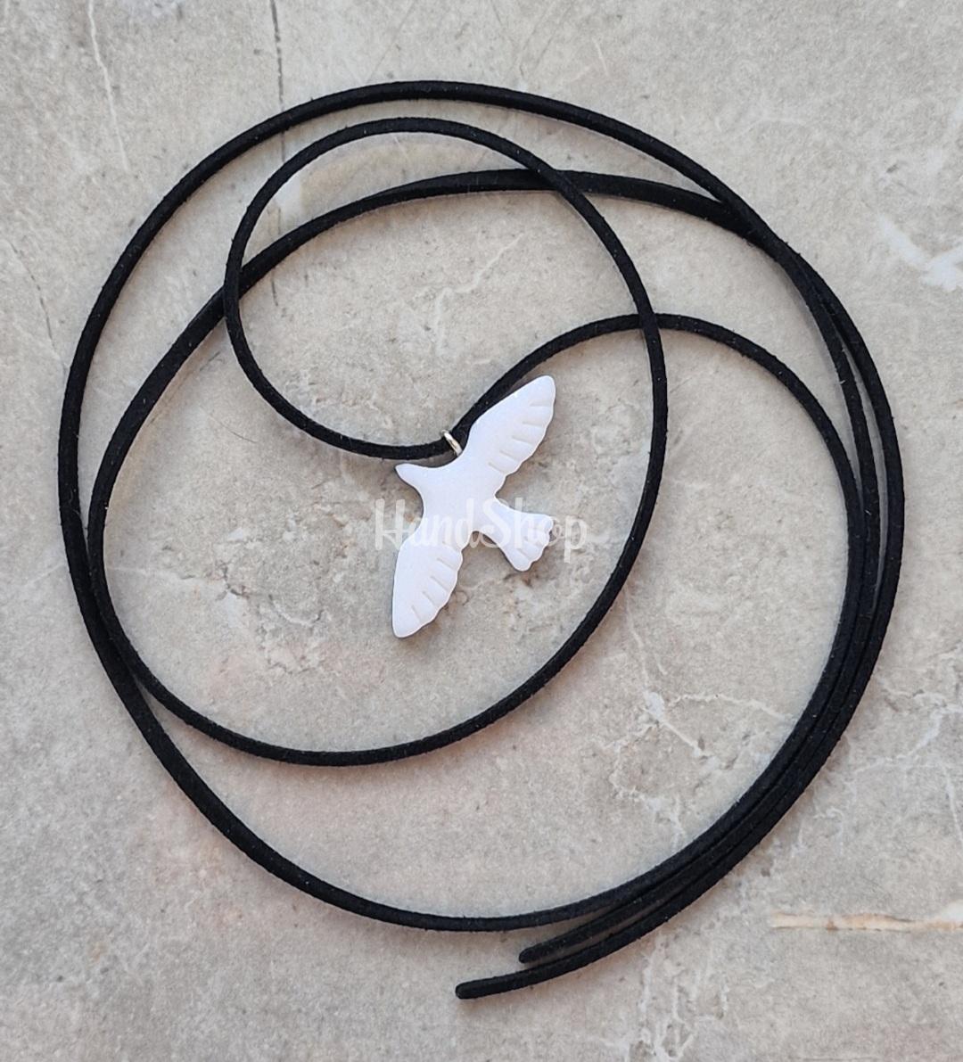 Кулон біла голубка з полімерної глини, замшевий шнур на вибір! Кулон біла голубка з полімерної глини, замшевий шнур на вибір!