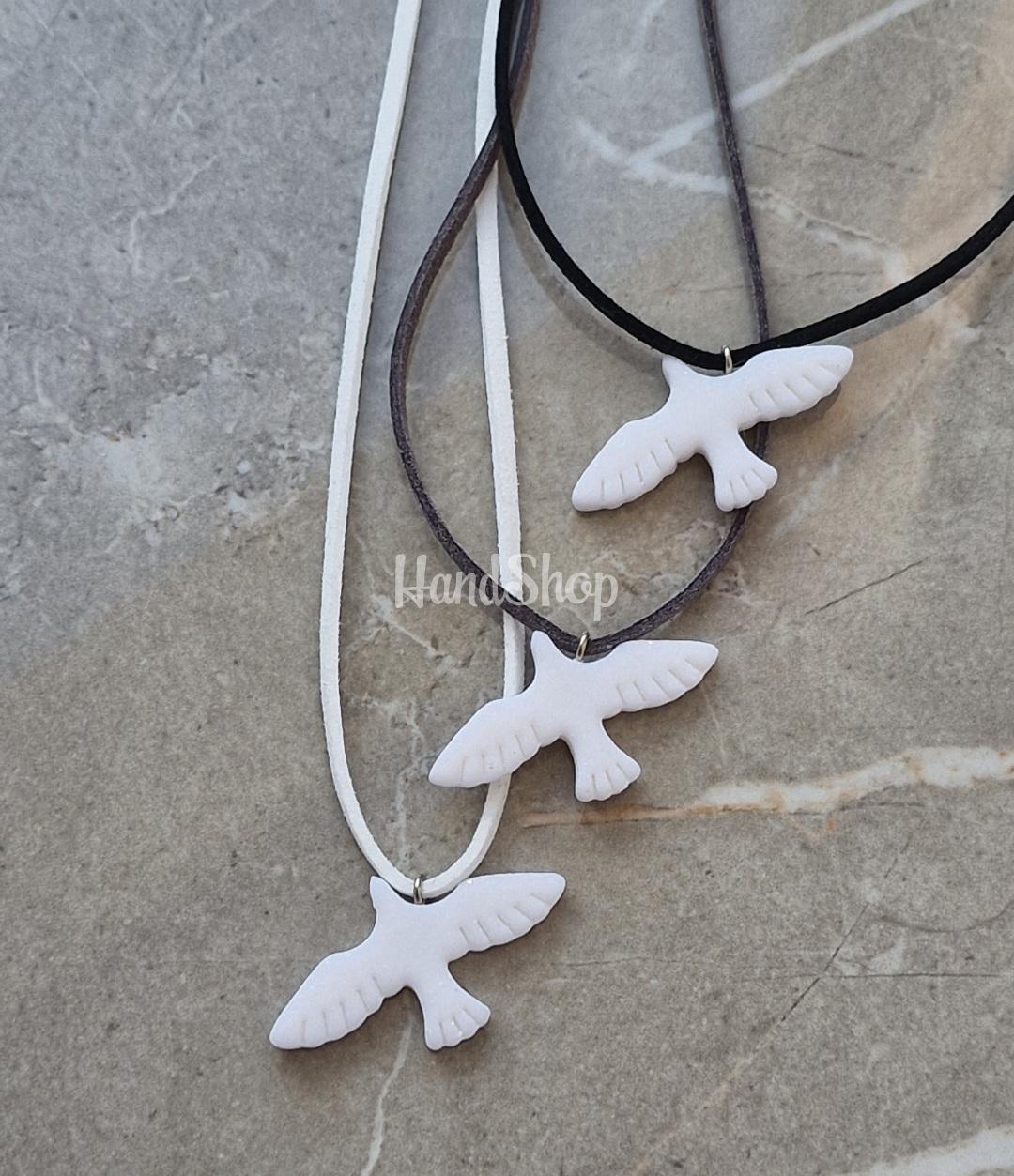 Кулон біла голубка з полімерної глини, замшевий шнур на вибір! Кулон біла голубка з полімерної глини, замшевий шнур на вибір!