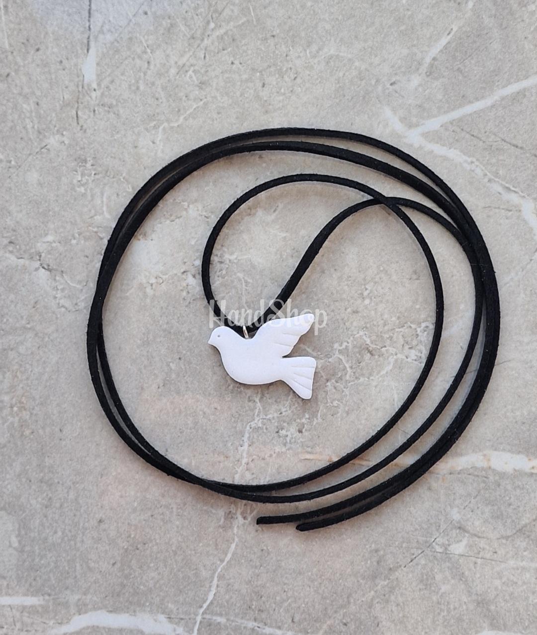 Кулон біла горлиця з полімерної глини, замшевий шнур Кулон біла горлиця з полімерної глини, замшевий шнур