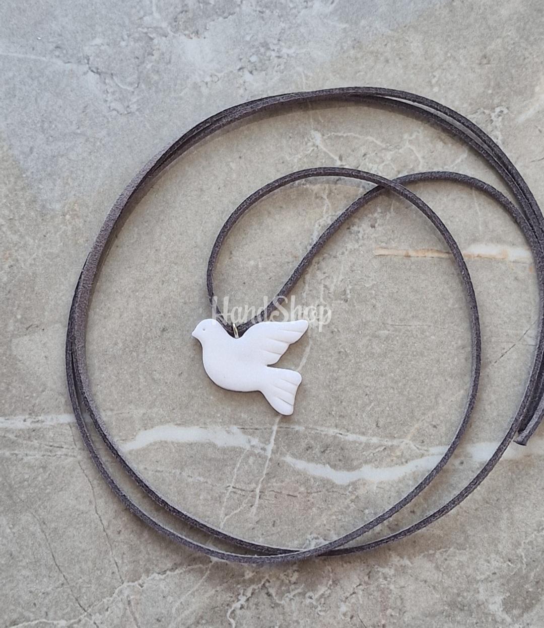 Кулон біла горлиця з полімерної глини, замшевий шнур Кулон біла горлиця з полімерної глини, замшевий шнур