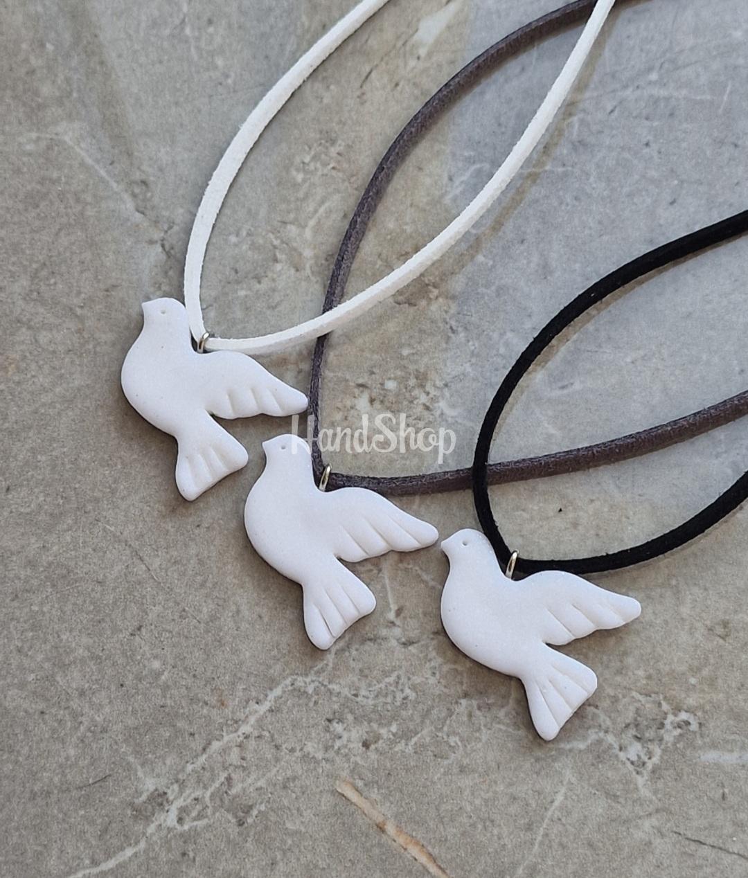 Кулон біла горлиця з полімерної глини, замшевий шнур Кулон біла горлиця з полімерної глини, замшевий шнур