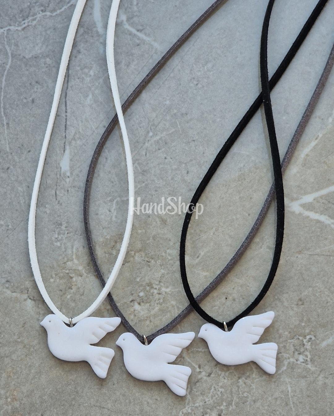 Кулон біла горлиця з полімерної глини, замшевий шнур Кулон біла горлиця з полімерної глини, замшевий шнур