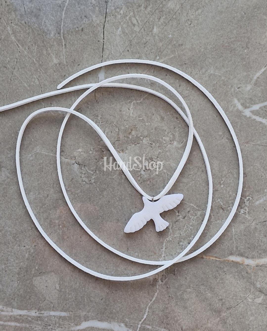 Кулон біла голубка з полімерної глини, замшевий шнур на вибір! Кулон біла голубка з полімерної глини, замшевий шнур на вибір!