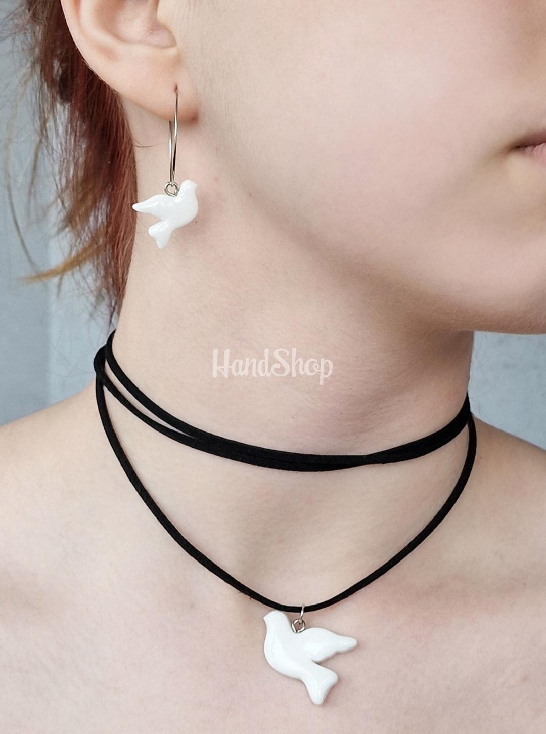 Набір сережки та кулон горлиці пташки, покриті смолою Набір сережки та кулон горлиці пташки, покриті смолою