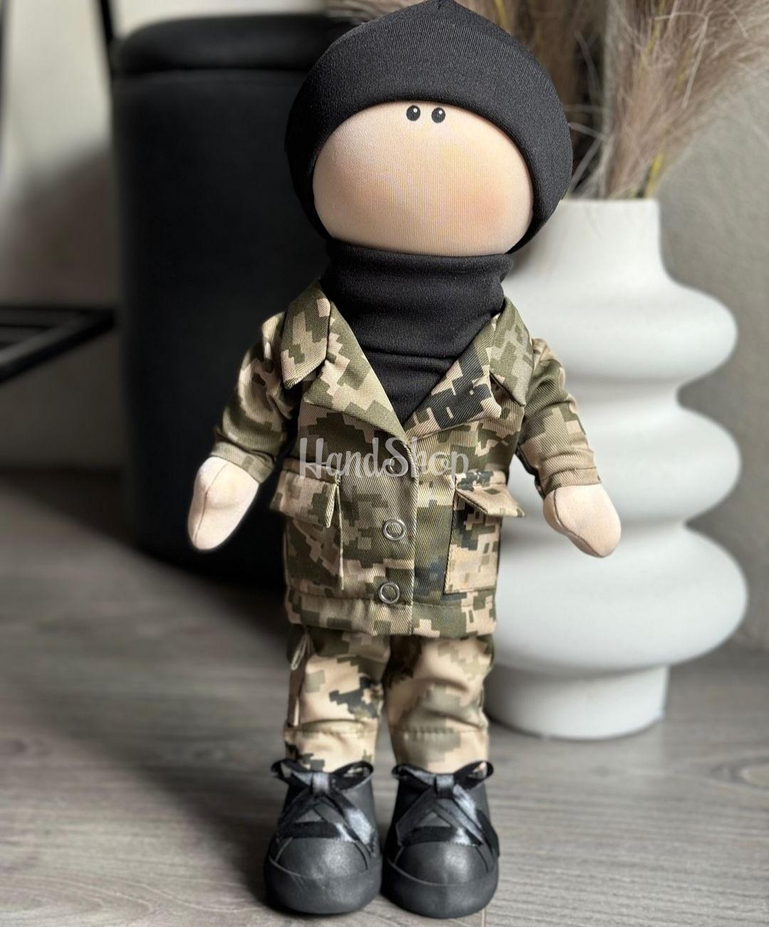 Сувенірні ляльки пара молодят у військові мілітарі формі Сувенірні ляльки пара молодят у військові мілітарі формі