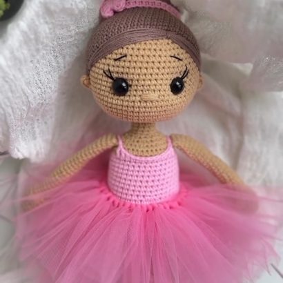 В'язана лялька балеринка в пуантах та рожевій пачці