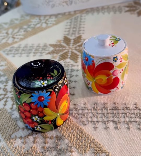 Дерев'яна сувенірна пара сільнички петриківський розпис, 2 шт