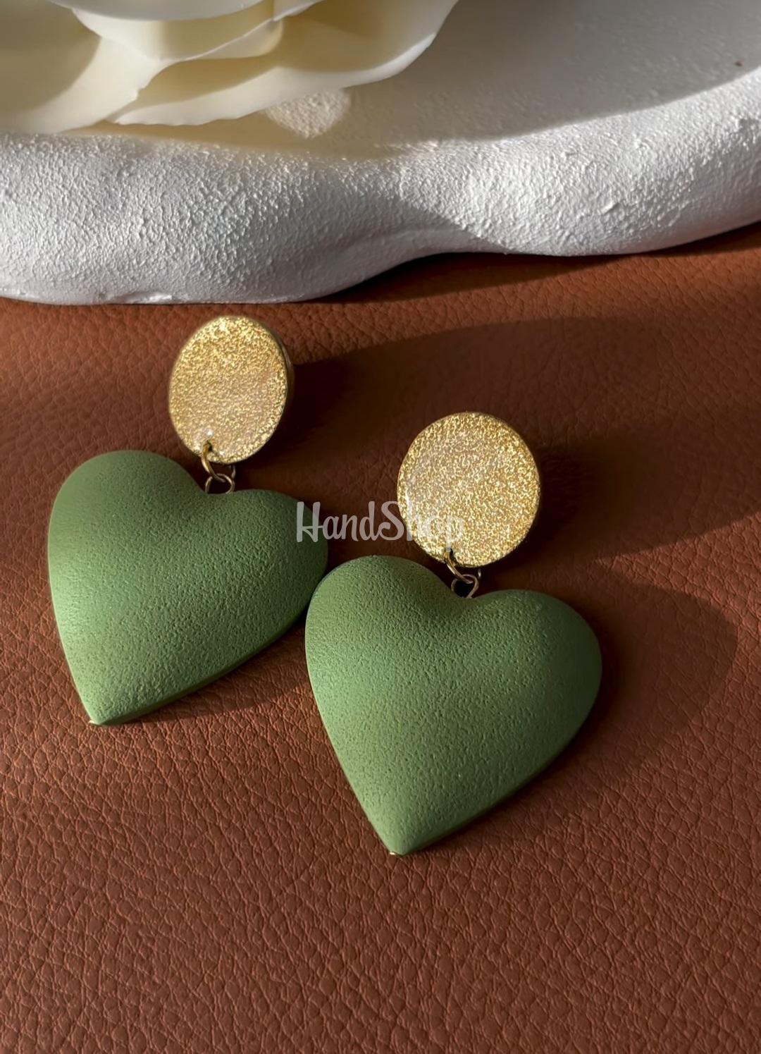 Стильні жіночі сережки зелено-золоті сердечка полімерна глина Стильні жіночі сережки зелено-золоті сердечка полімерна глина