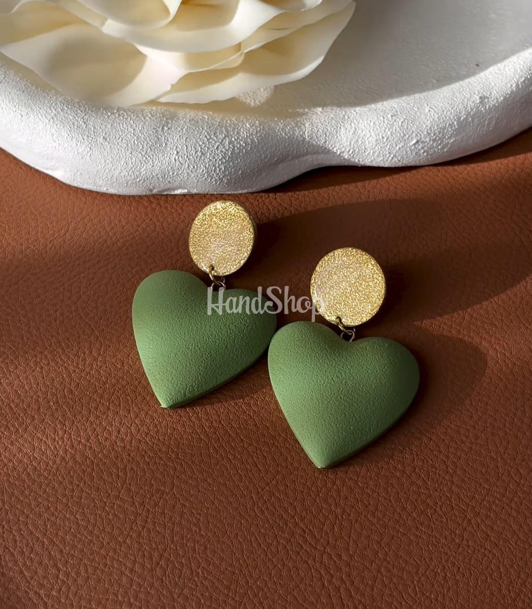 Стильні жіночі сережки зелено-золоті сердечка полімерна глина Стильні жіночі сережки зелено-золоті сердечка полімерна глина