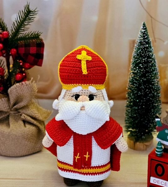 В'язана дитяча іграшка сувенір Святий Миколай 2025
