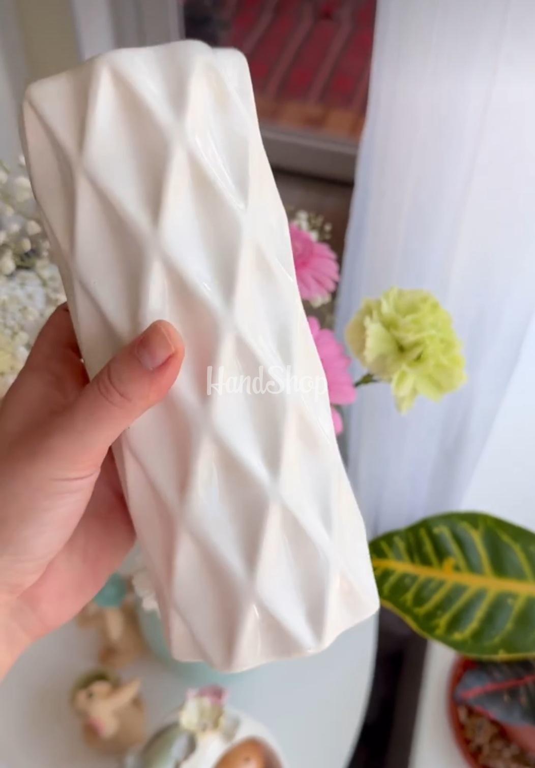 Порцелянова ваза для квітів в білому кольорі фарфор Порцелянова ваза для квітів в білому кольорі фарфор