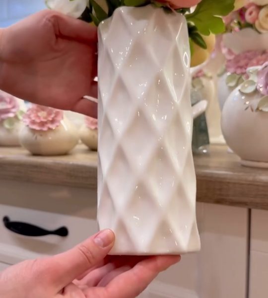 Порцелянова ваза для квітів в білому кольорі фарфор