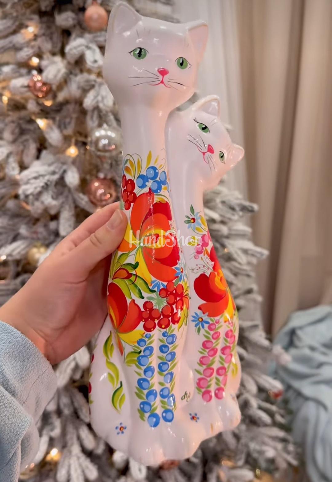 Сувенірна пара білі котики петриківський розпис кераміка Сувенірна пара білі котики петриківський розпис кераміка