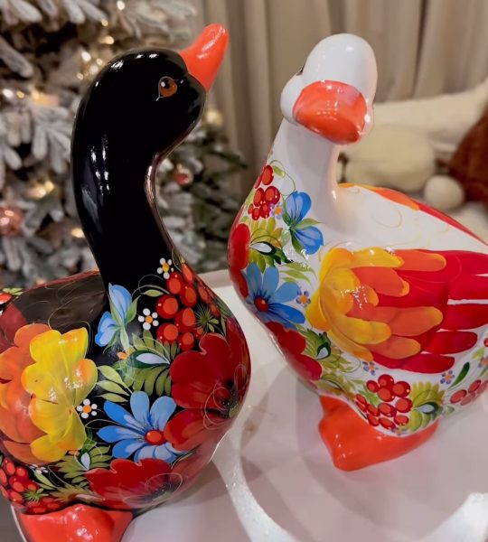 Сувенірна пара гусаки петриківський розпис кераміка