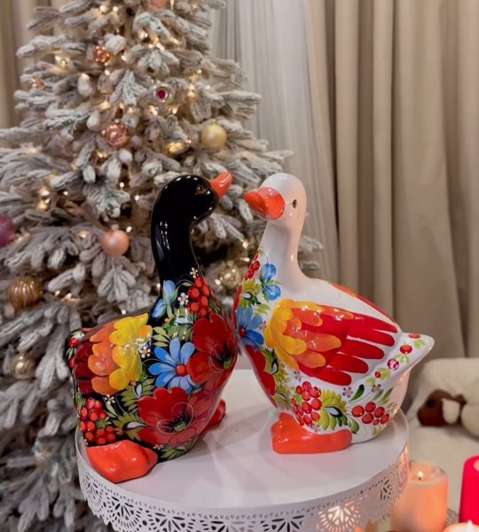 Сувенірна пара гусаки петриківський розпис кераміка