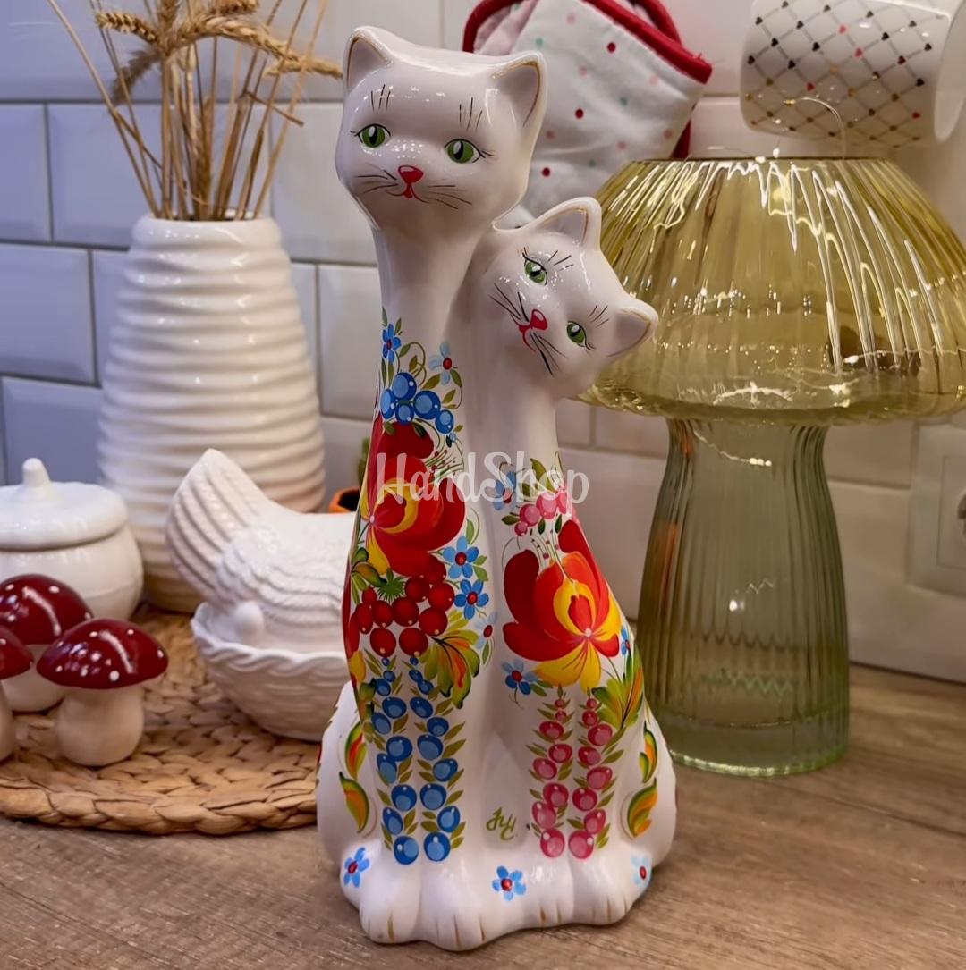 Сувенірна пара білі котики петриківський розпис кераміка Сувенірна пара білі котики петриківський розпис кераміка