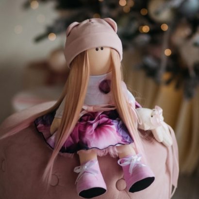 Сувенірна текстильна лялька велика з довгим волоссям