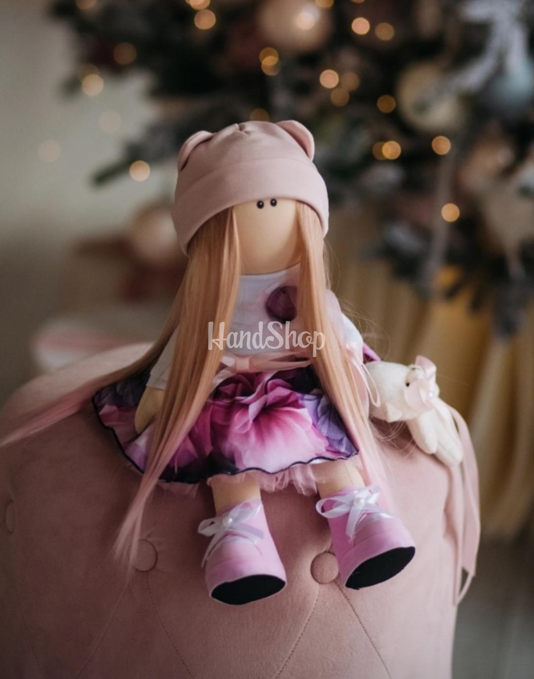 Сувенірна текстильна лялька велика з довгим волоссям Сувенірна текстильна лялька велика з довгим волоссям