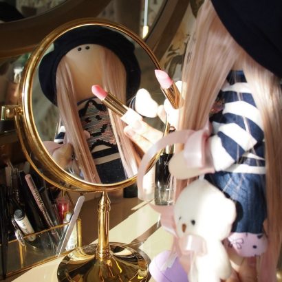 Інтер’єрна лялька ігрова в з довгим амбре волоссям