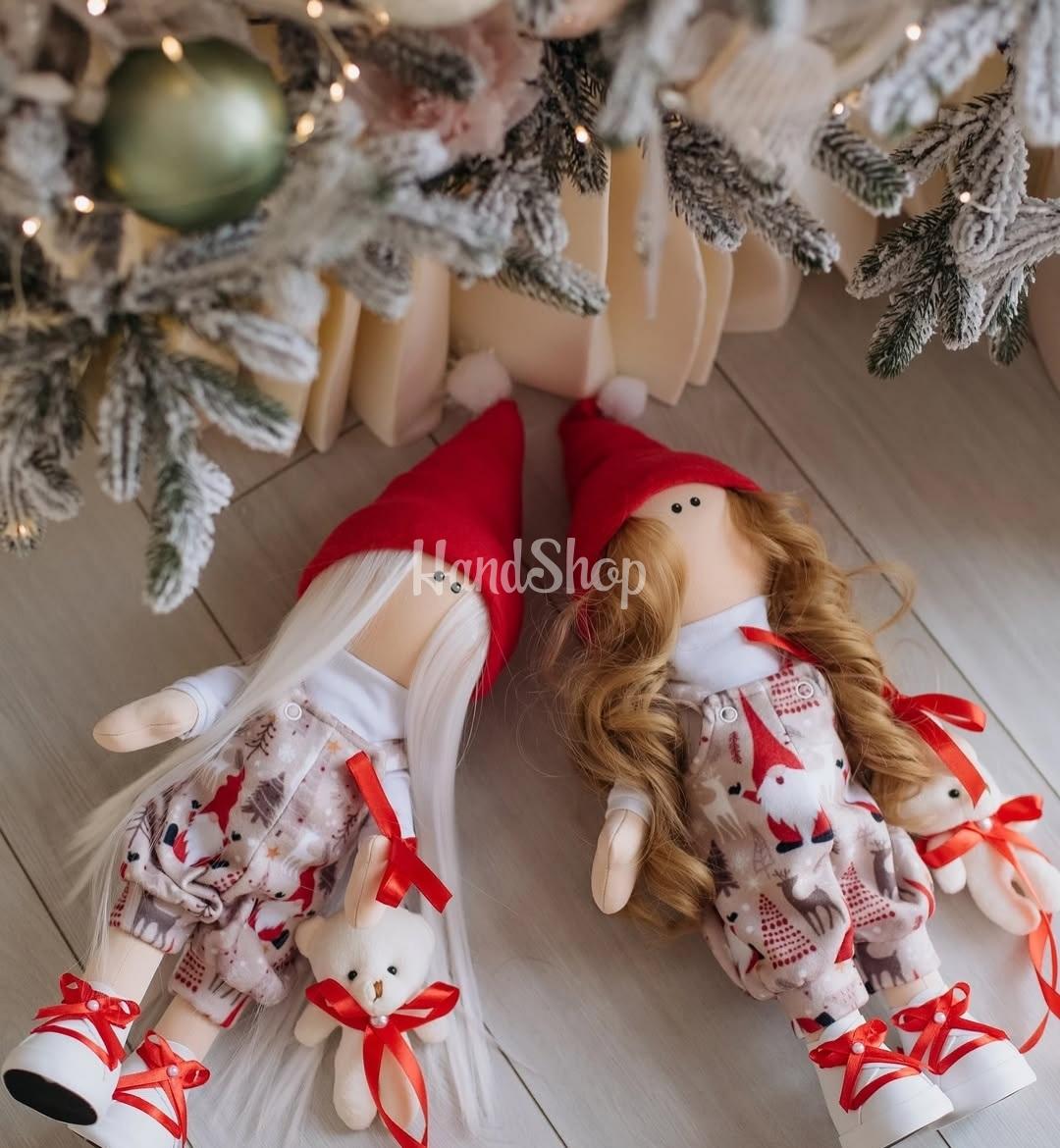 Новорічна сувенірна лялька тільда санта з довгим волоссям Новорічна сувенірна лялька тільда санта з довгим волоссям