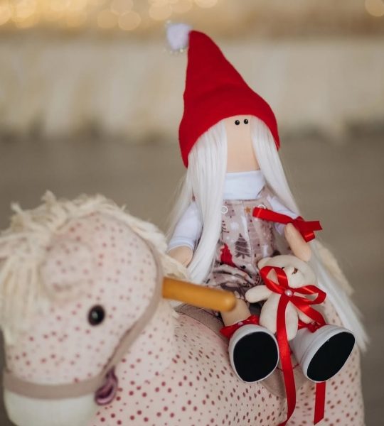Новорічна сувенірна лялька тільда санта з довгим волоссям