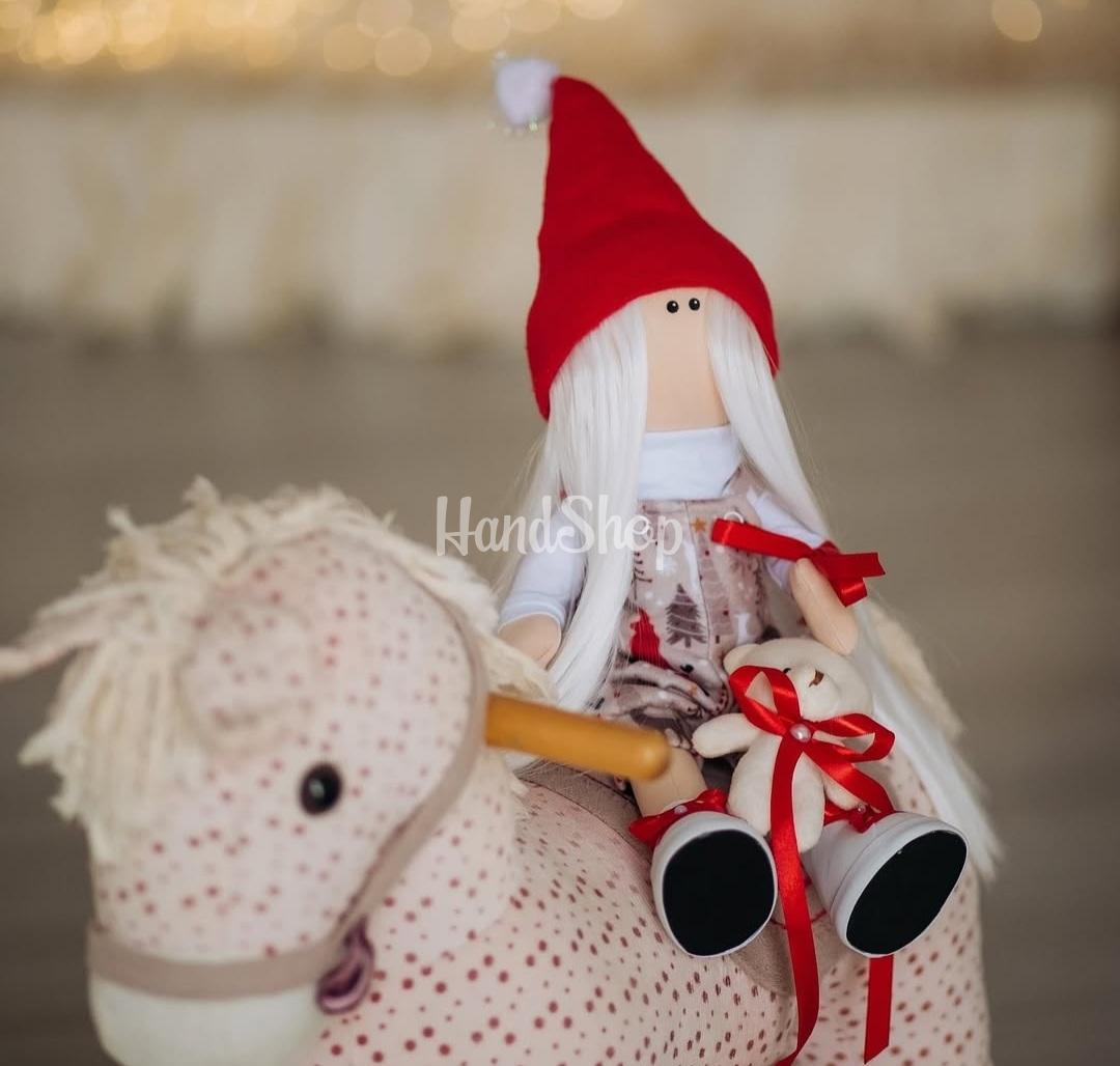 Новорічна сувенірна лялька тільда санта з довгим волоссям Новорічна сувенірна лялька тільда санта з довгим волоссям