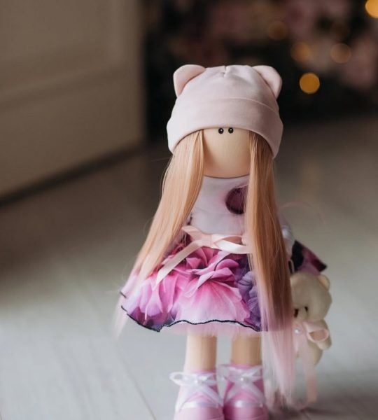 Сувенірна текстильна лялька велика з довгим волоссям