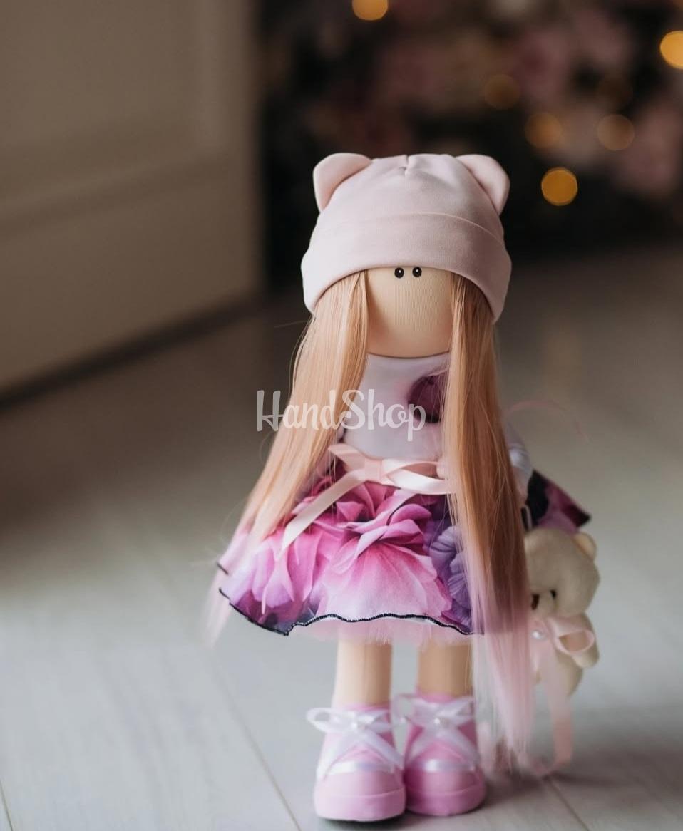 Сувенірна текстильна лялька велика з довгим волоссям Сувенірна текстильна лялька велика з довгим волоссям