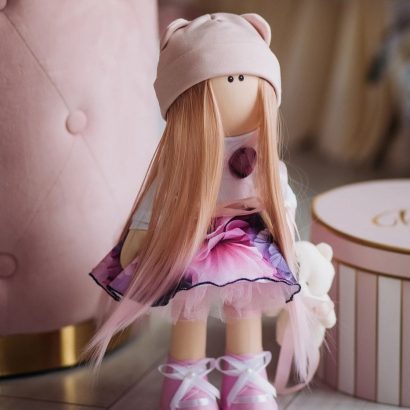 Сувенірна текстильна лялька велика з довгим волоссям