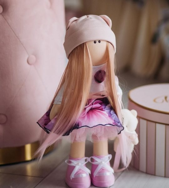 Сувенірна текстильна лялька велика з довгим волоссям