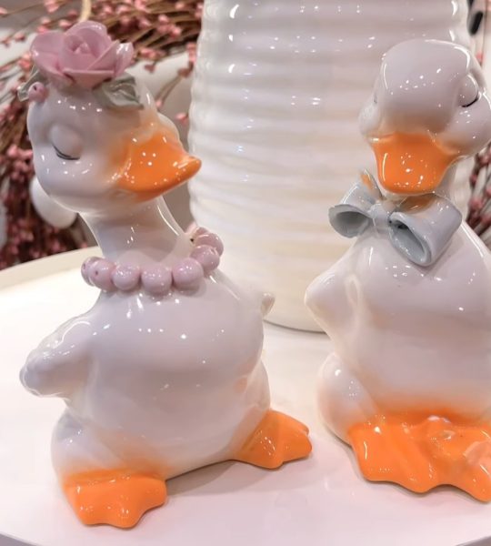 Сувенірна пара білих порцелянових романтичних каченят, 2 шт