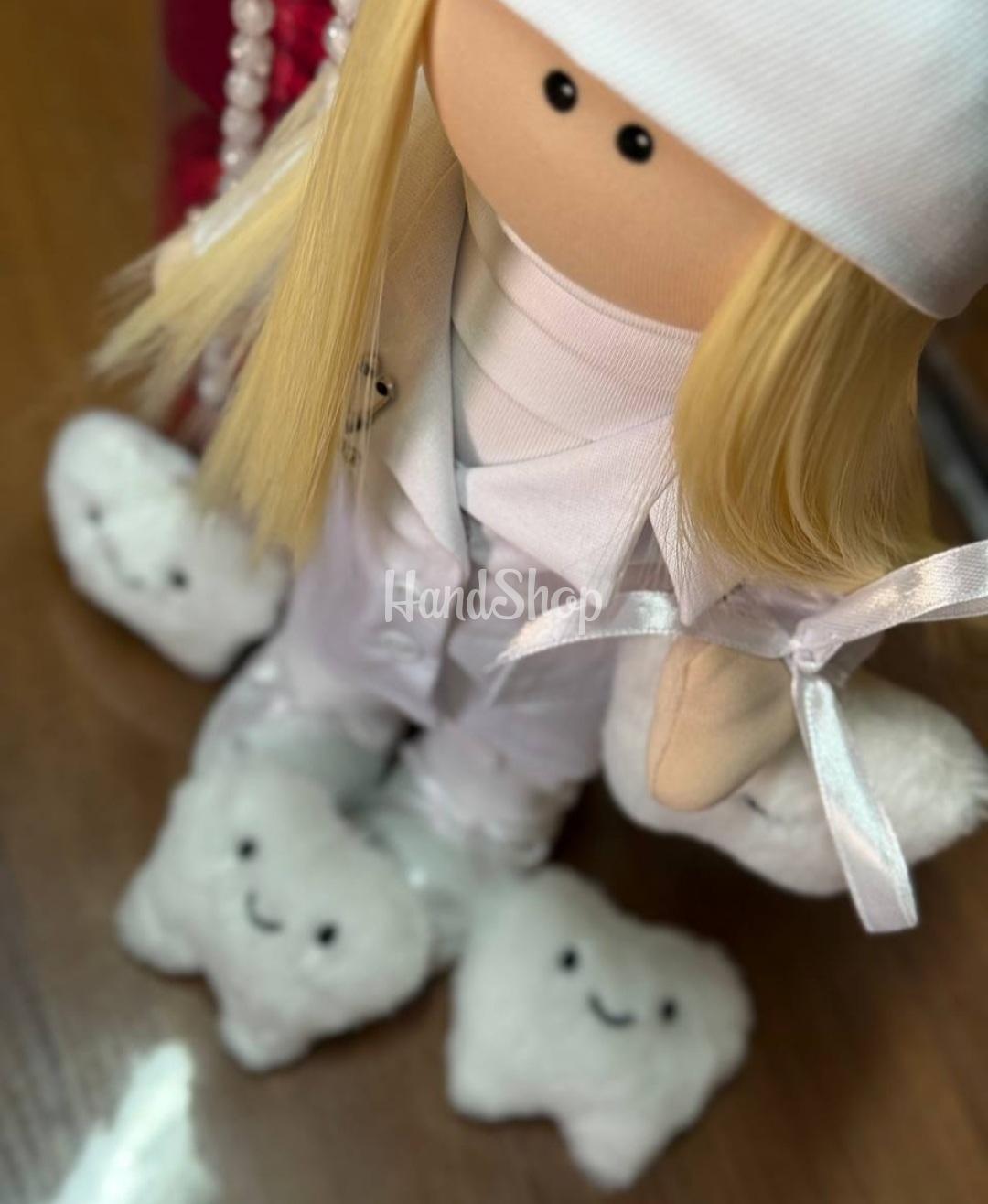 Сувенірна велика інтер’єрна лялька лікарка стоматолог Сувенірна велика інтер’єрна лялька лікарка стоматолог