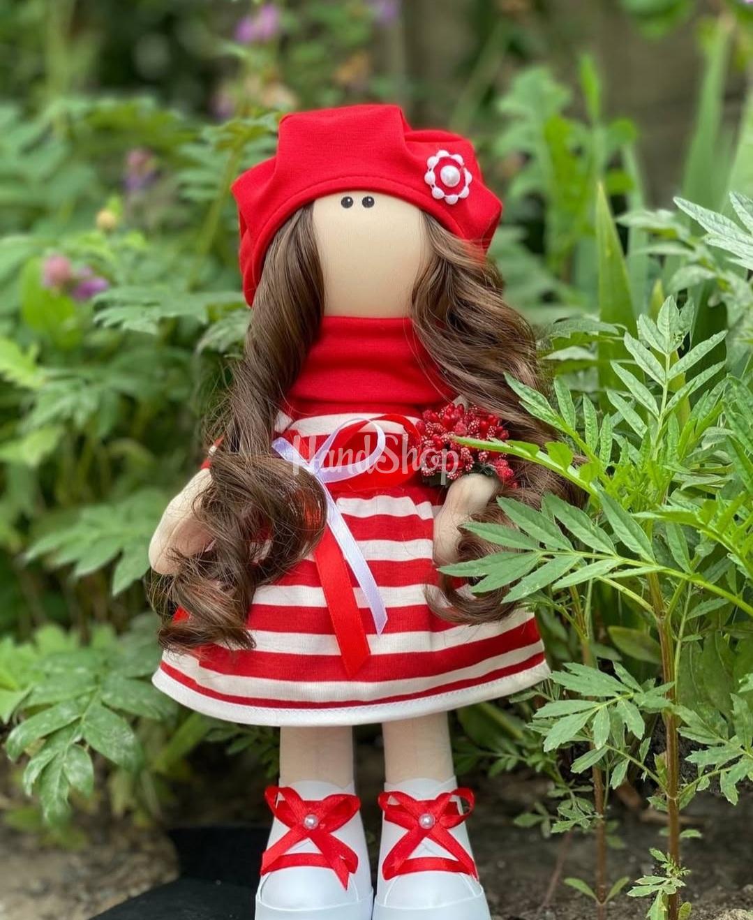 Авторська лялька тільда з довгим волоссям в червоній сукні з квітами Авторська лялька тільда з довгим волоссям в червоній сукні з квітами