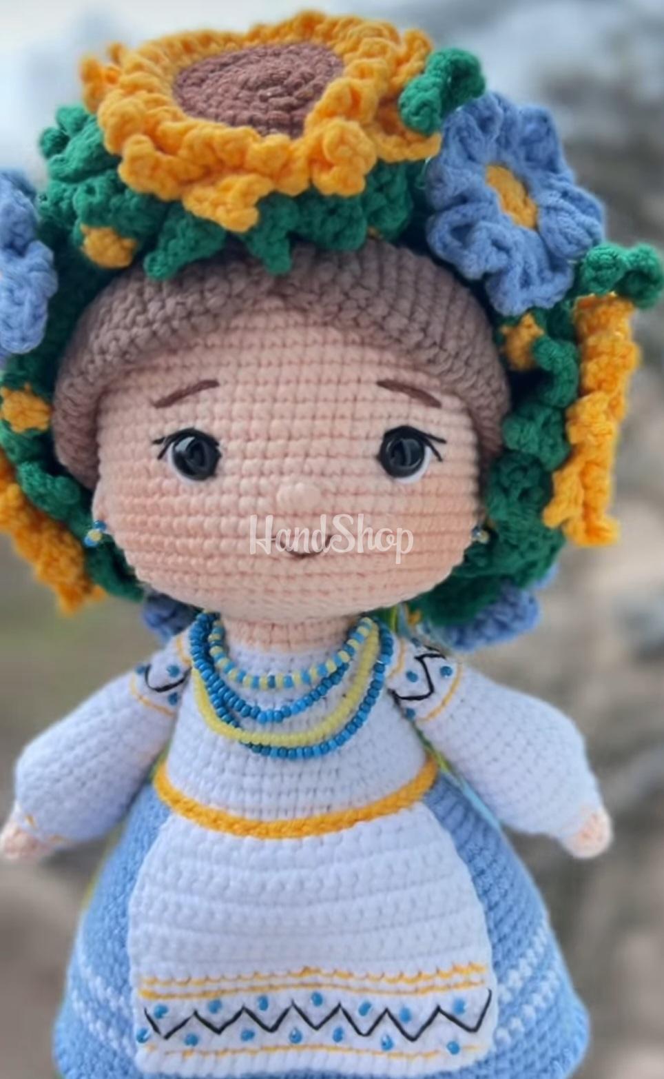 Сувенірна в’язана лялька україночка віночок квіти Сувенірна в’язана лялька україночка віночок квіти