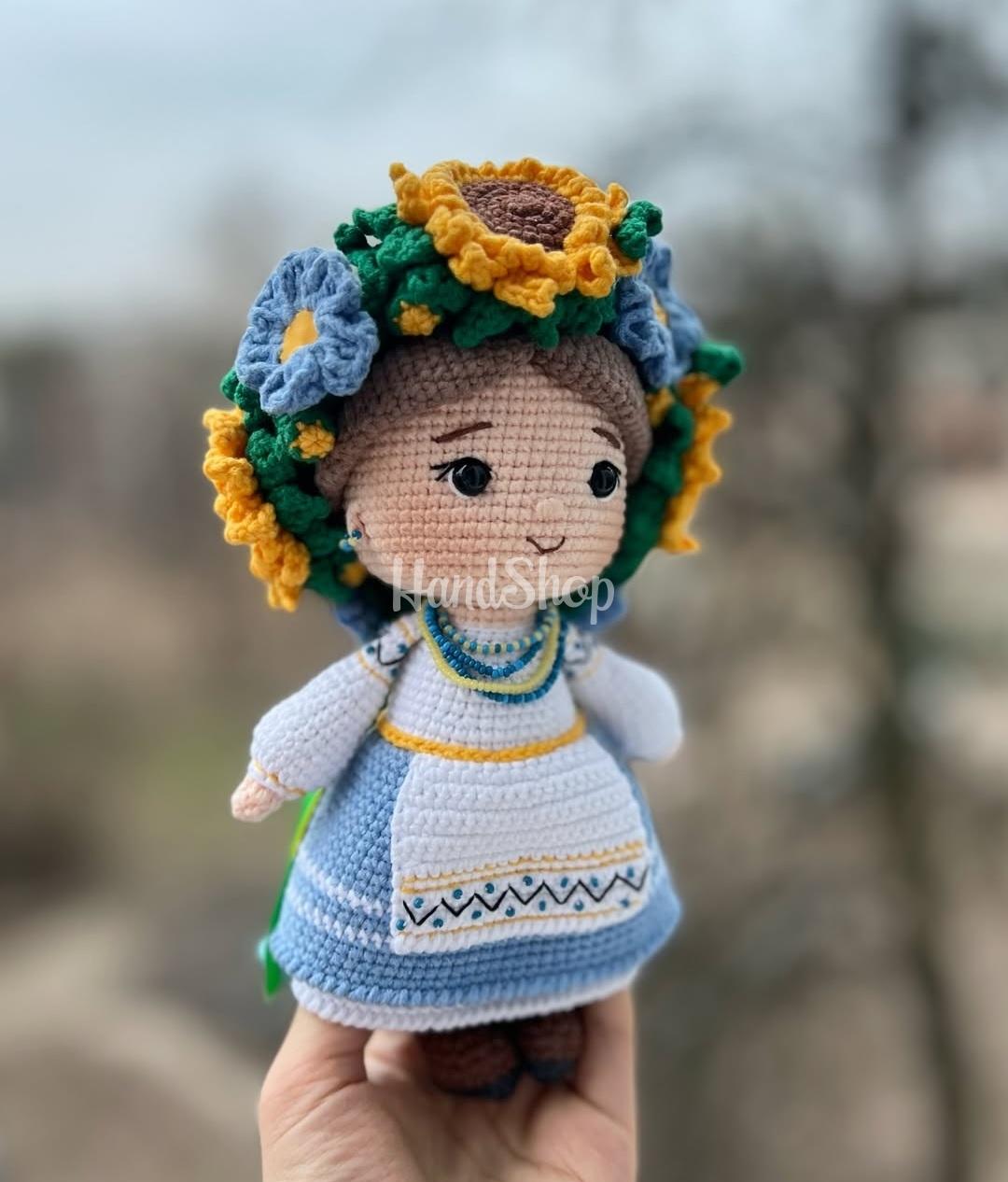 Сувенірна в’язана лялька україночка віночок квіти Сувенірна в’язана лялька україночка віночок квіти