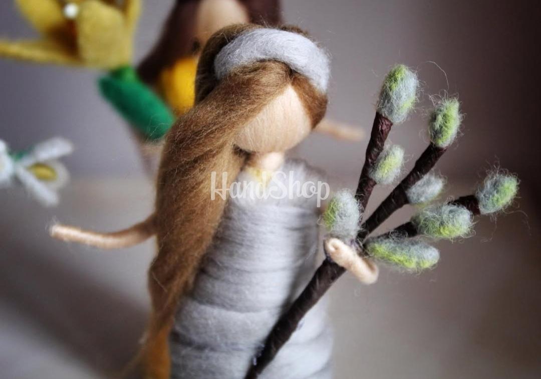 Сувенірна лялька веснянка у сірій сукні з гілочкою верби шерсть Сувенірна лялька веснянка у сірій сукні з гілочкою верби шерсть