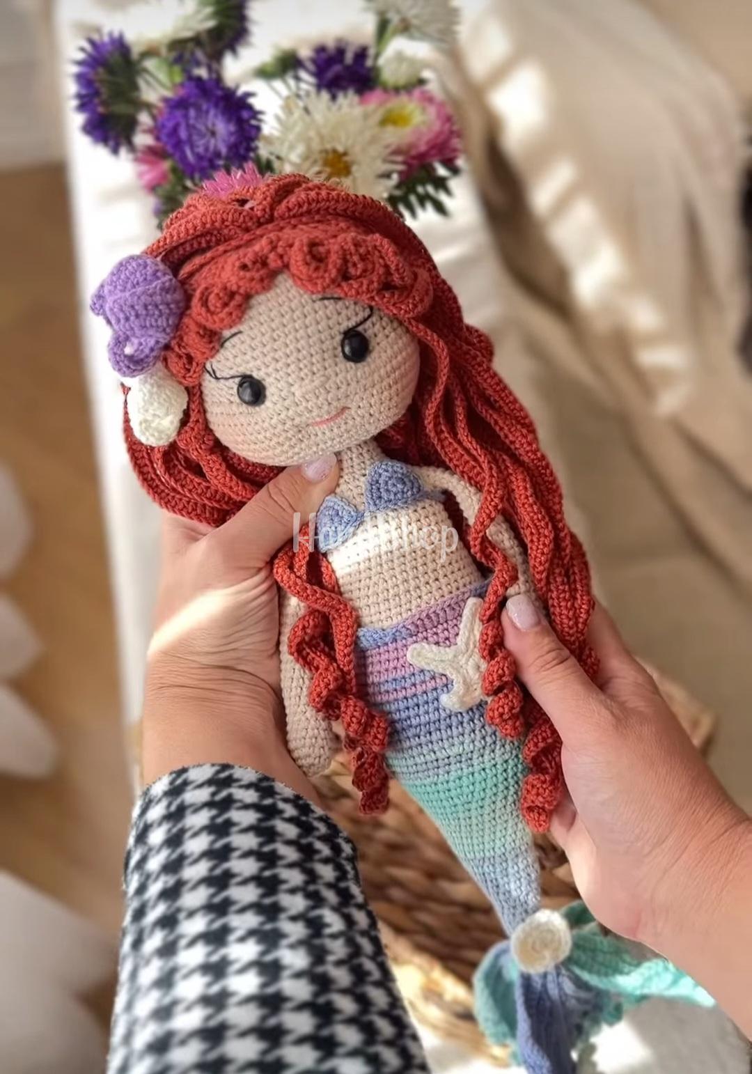 В'язана іграшка лялька русалонька велика сувенірна В'язана іграшка лялька русалонька велика сувенірна