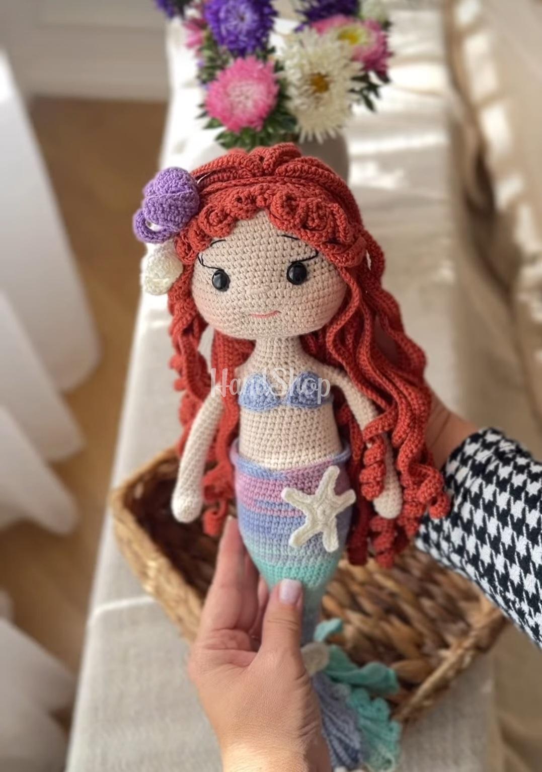 В'язана іграшка лялька русалонька велика сувенірна В'язана іграшка лялька русалонька велика сувенірна