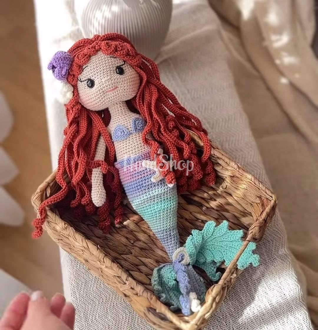 В'язана іграшка лялька русалонька велика сувенірна В'язана іграшка лялька русалонька велика сувенірна