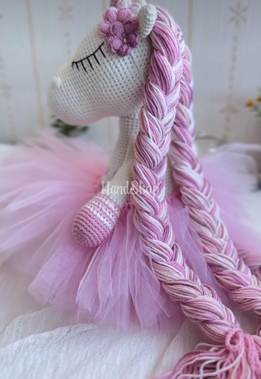 Іграшка в’язаний єдиноріг балерина з рожевими косичками Іграшка в’язаний єдиноріг балерина з рожевими косичками