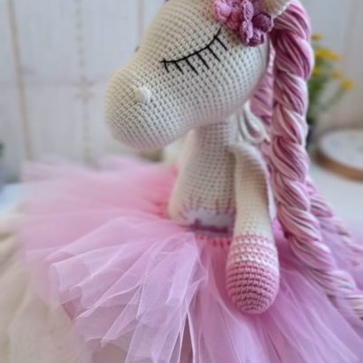 Іграшка в’язаний єдиноріг балерина з рожевими косичками