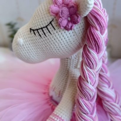 Іграшка в’язаний єдиноріг балерина з рожевими косичками
