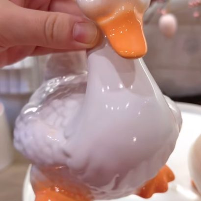 Сувенірна порцелянова пара гусей біла та молочна глазур, 2 шт