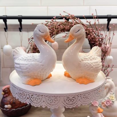 Сувенірна порцелянова пара гусей біла та молочна глазур, 2 шт