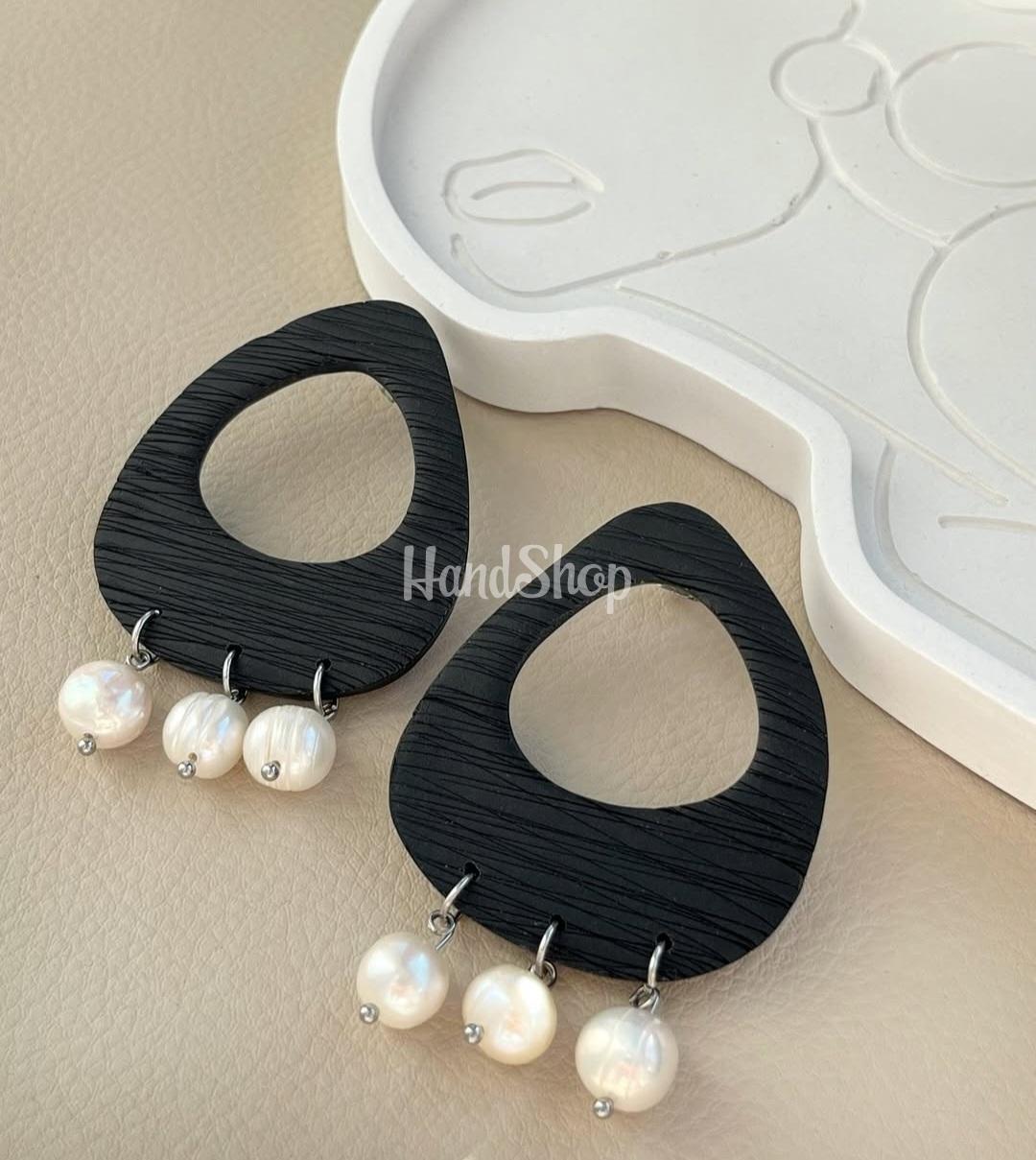 Авторські сережки геометричні чорні річкові перли Авторські сережки геометричні чорні річкові перли