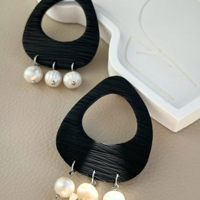 Авторські сережки геометричні чорні річкові перли