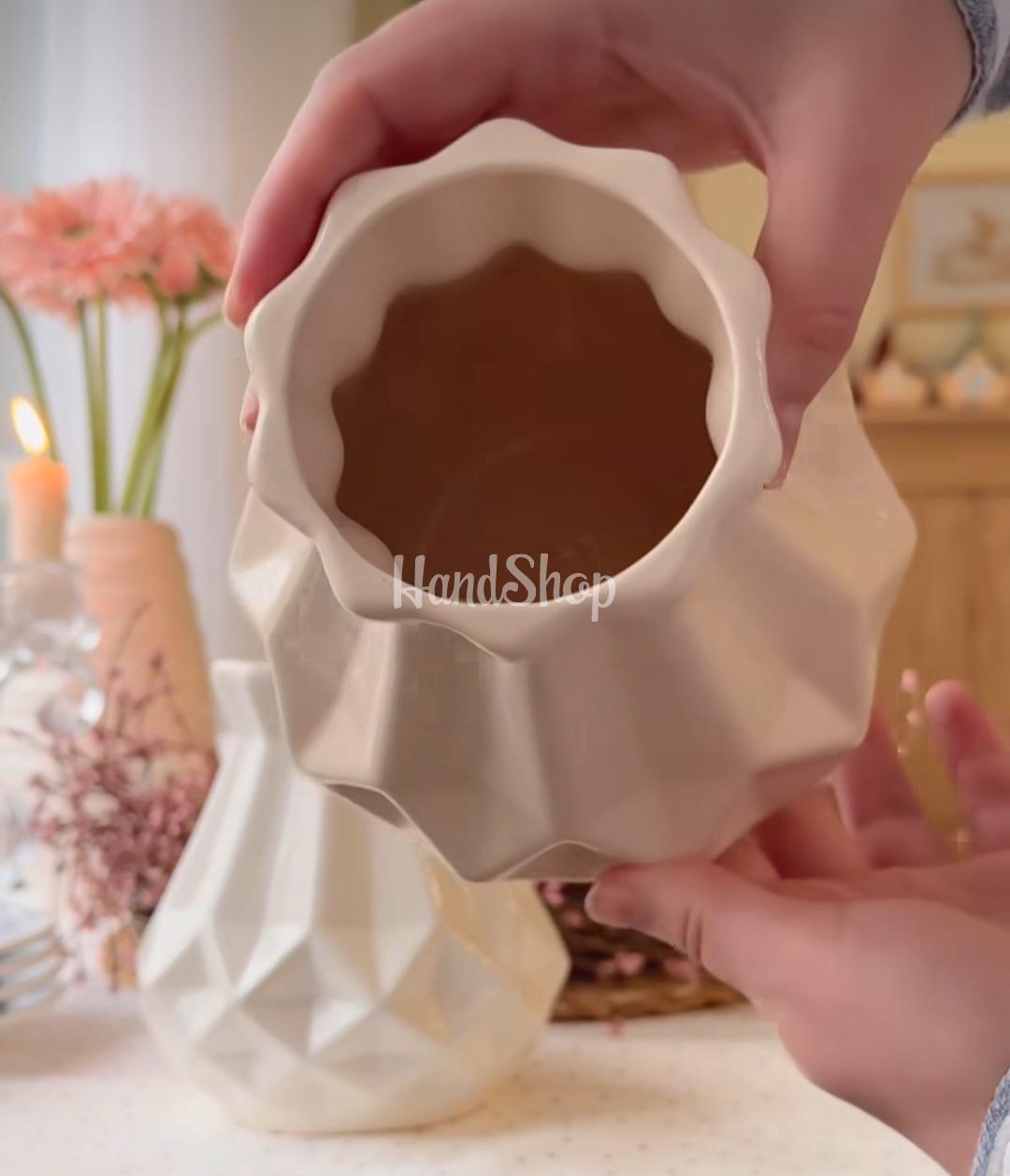 Порцелянова ваза для квітів в молочному кольорі 17 см Порцелянова ваза для квітів в молочному кольорі 17 см