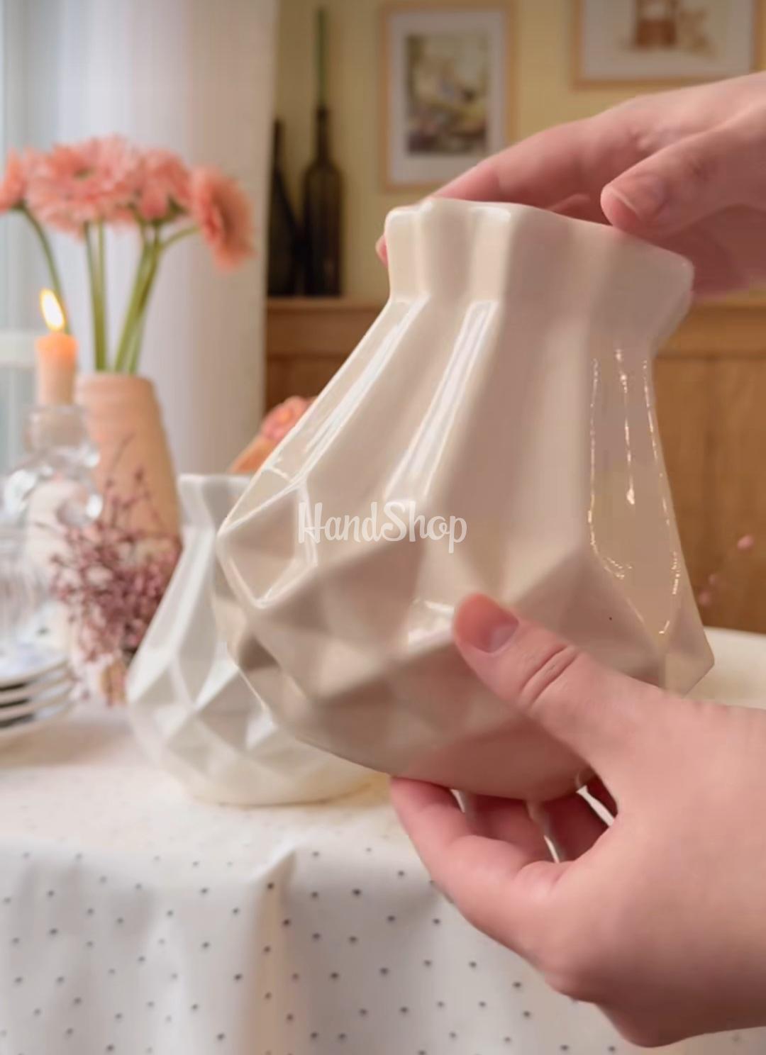 Порцелянова ваза для квітів в молочному кольорі 17 см Порцелянова ваза для квітів в молочному кольорі 17 см