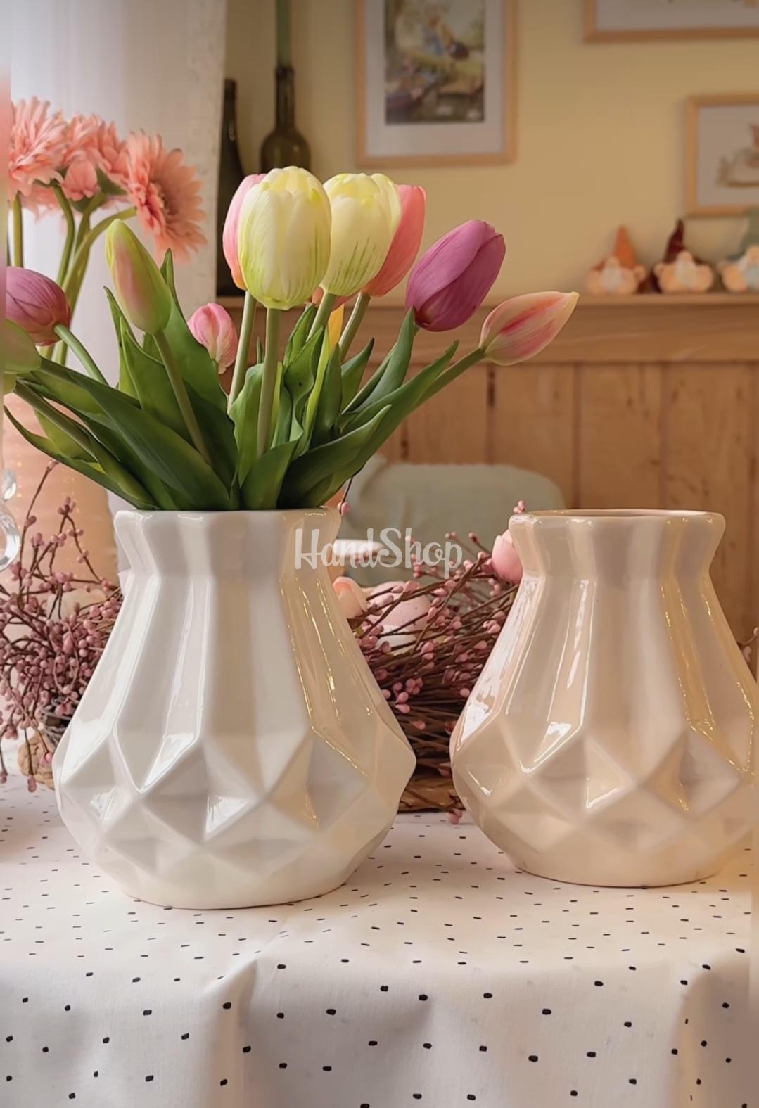 Порцелянова ваза для квітів в молочному кольорі 17 см Порцелянова ваза для квітів в молочному кольорі 17 см