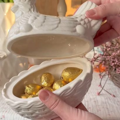 Сувенірна порцелянова курочка цукерниця, масляниця, 500 мл